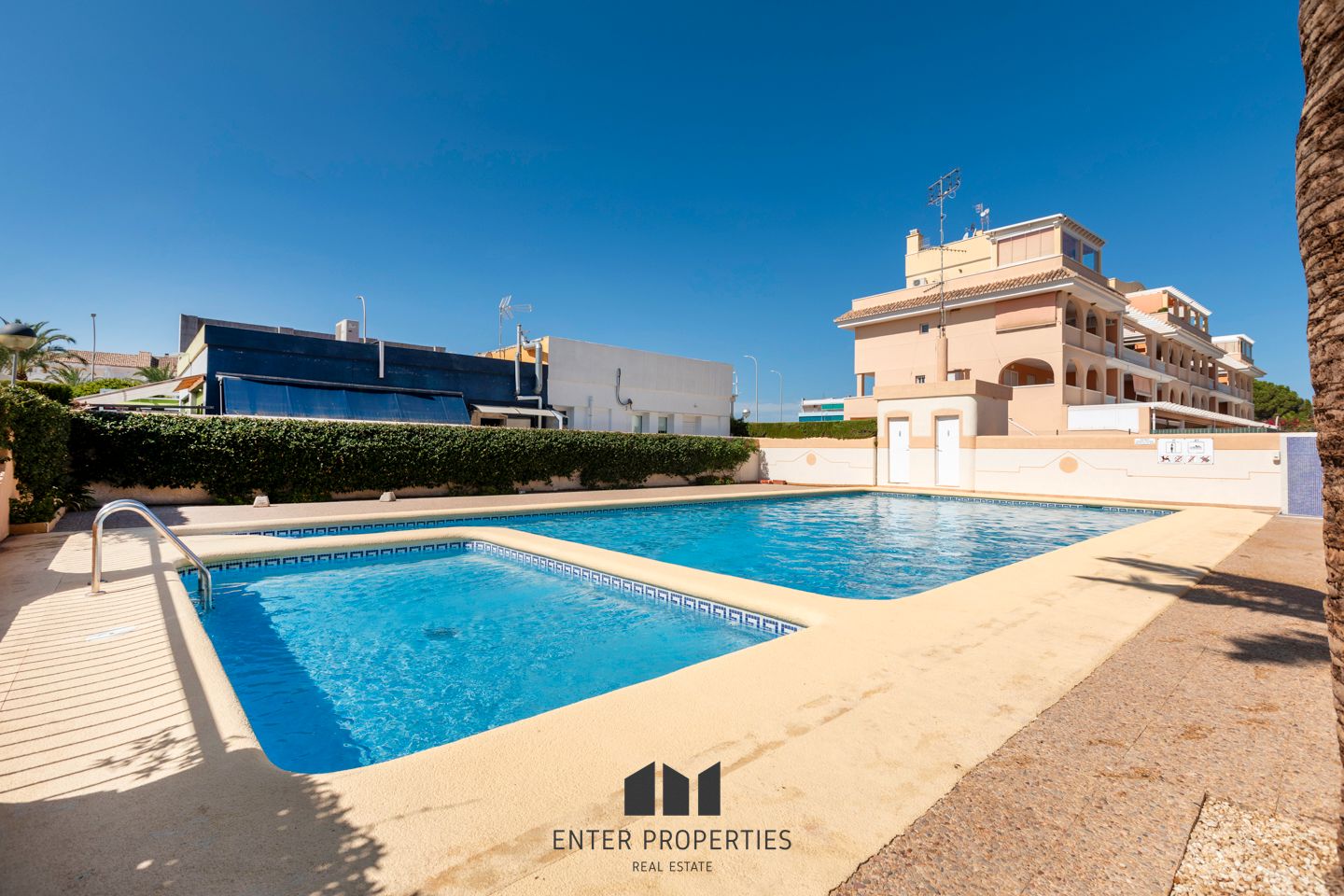 Vista exterior de Casa adosada en venta en Dénia con Terraza y Piscina