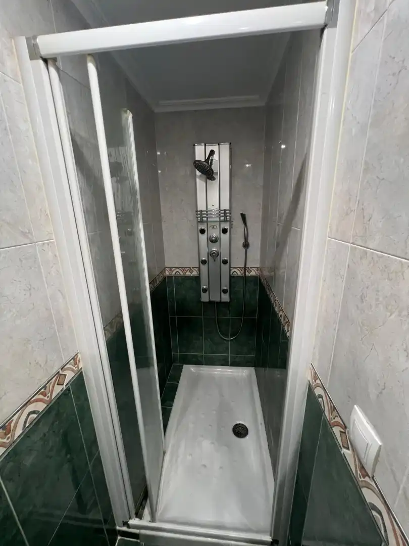 Badezimmer von Maisonette zum Verkauf in Nava mit Heizung, Abstellraum und Möbliert