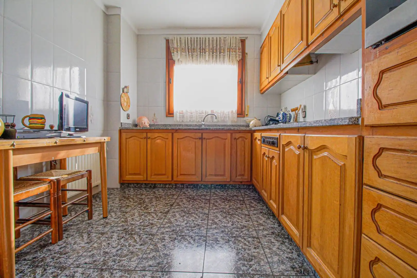 Cuina de Casa adosada en venda en Cabanes (Girona) amb Jardí privat, Traster i Moblat