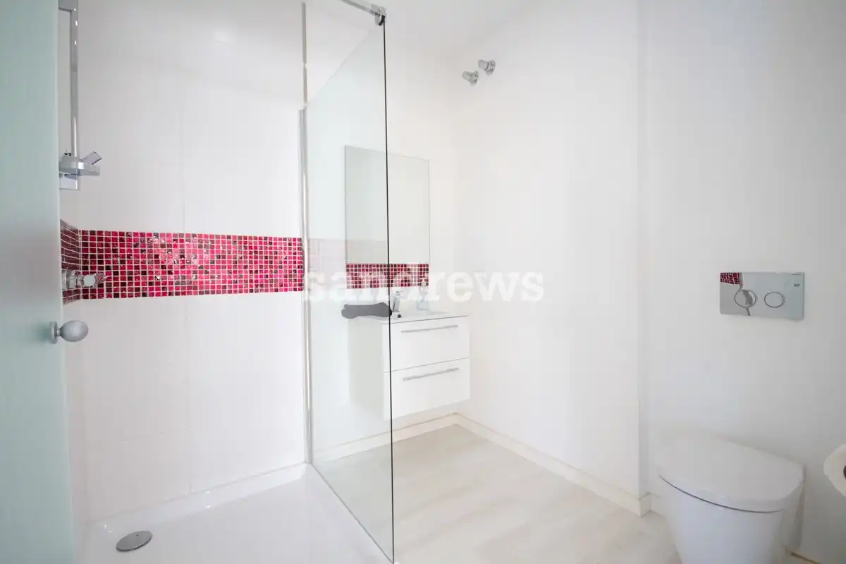 Baño de Casa adosada en venta en Vilafant con Aire acondicionado, Calefacción y Jardín privado