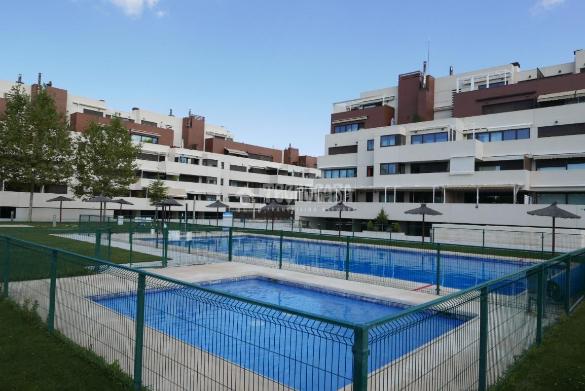 Piscina de Piso en venta en Yebes con Calefacción y Terraza