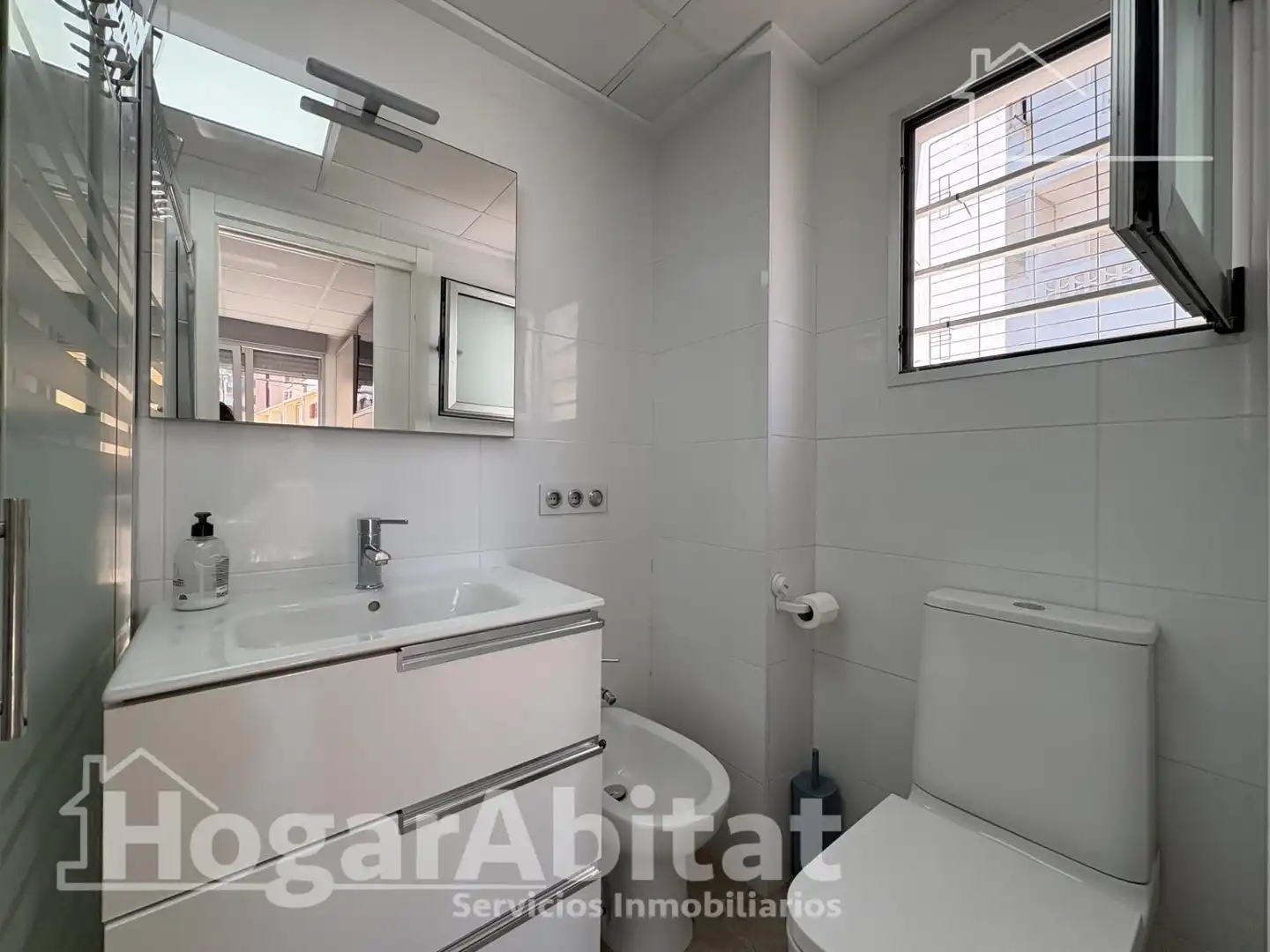 Bany de Apartament en venda en Tavernes de la Valldigna amb Moblat i Balcó