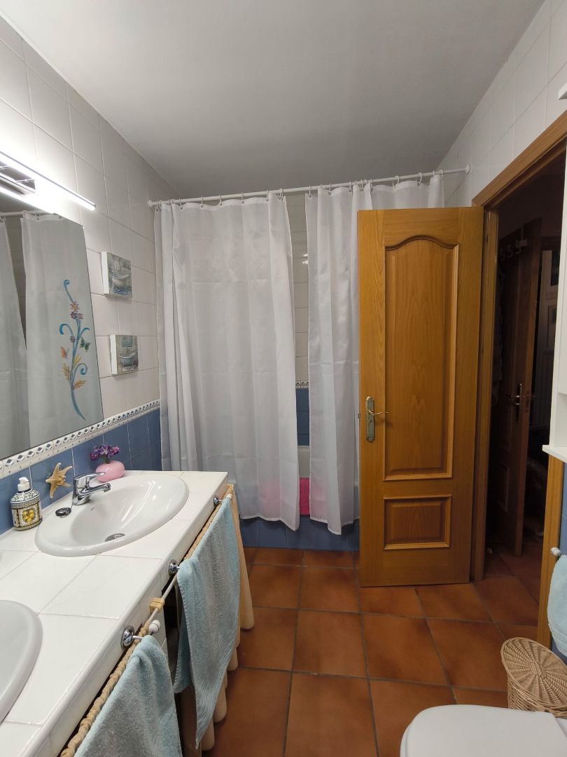 Bathroom of Single-family semi-detached for sale in Galapagar  with Heating, Private garden and Terrace