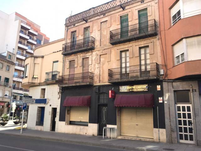 Edificio en Venta en Casc Antic