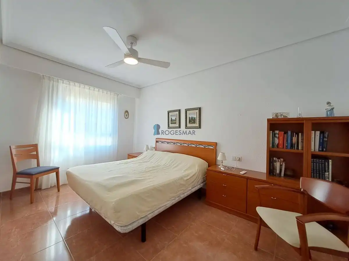 Dormitori de Apartament en venda en Benicasim / Benicàssim amb Terrassa, Traster i Piscina comunitària