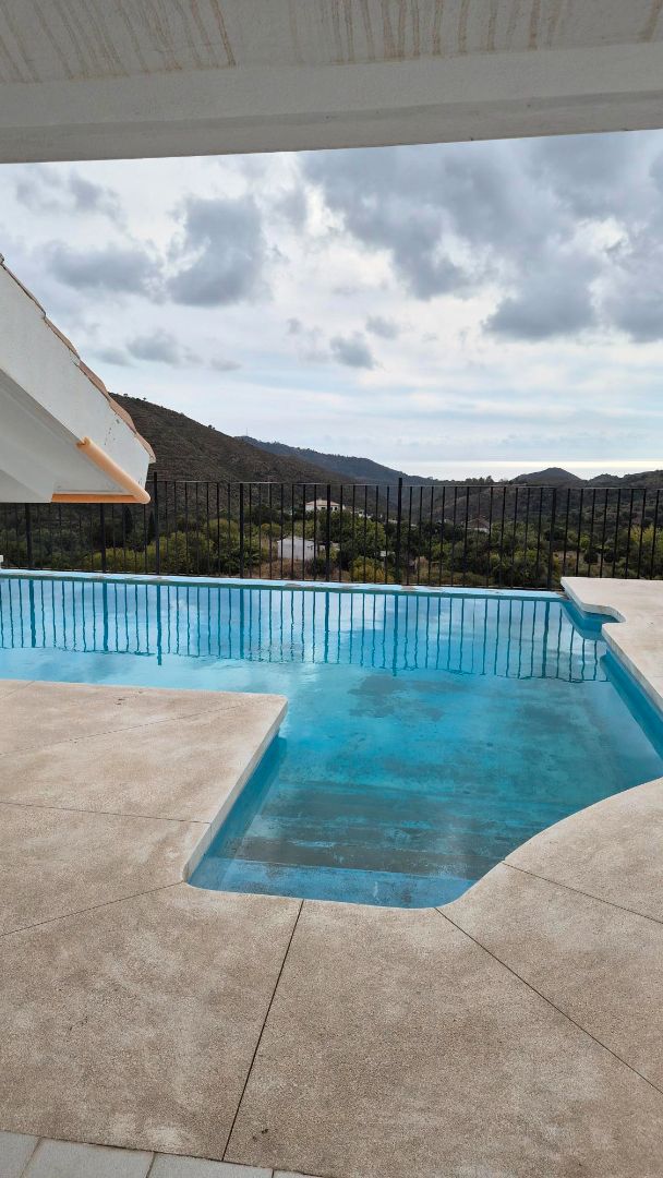 Piscina de Àtic en venda en Ojén amb Aire condicionat, Traster i Piscina comunitària