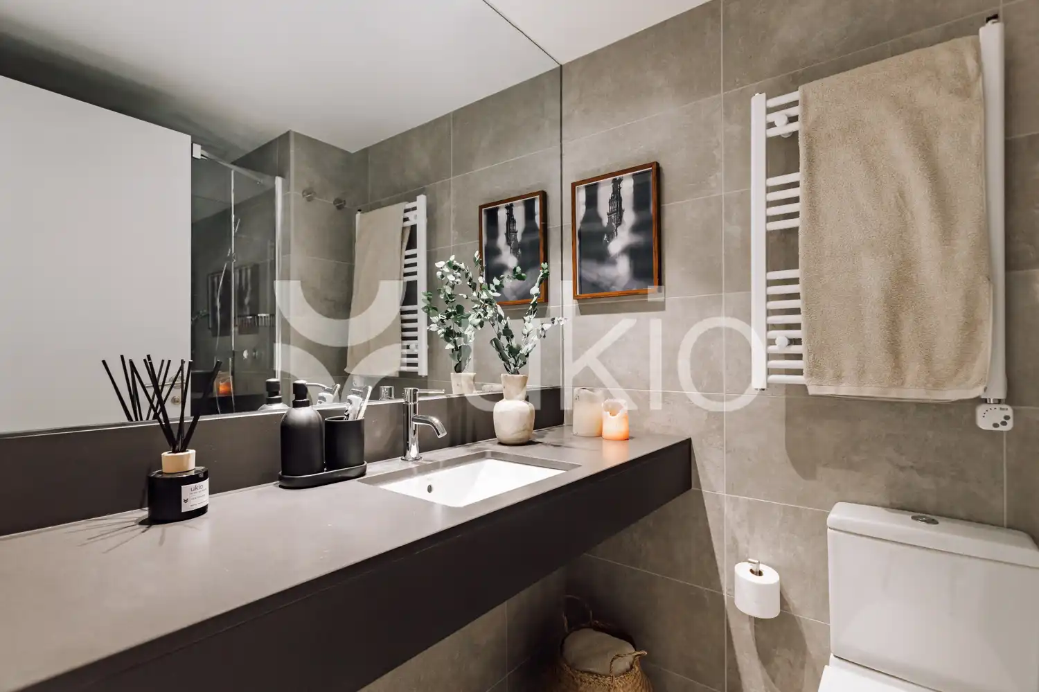 Bany de Apartament de lloguer en Barcelona amb Aire condicionat, Calefacció i Moblat