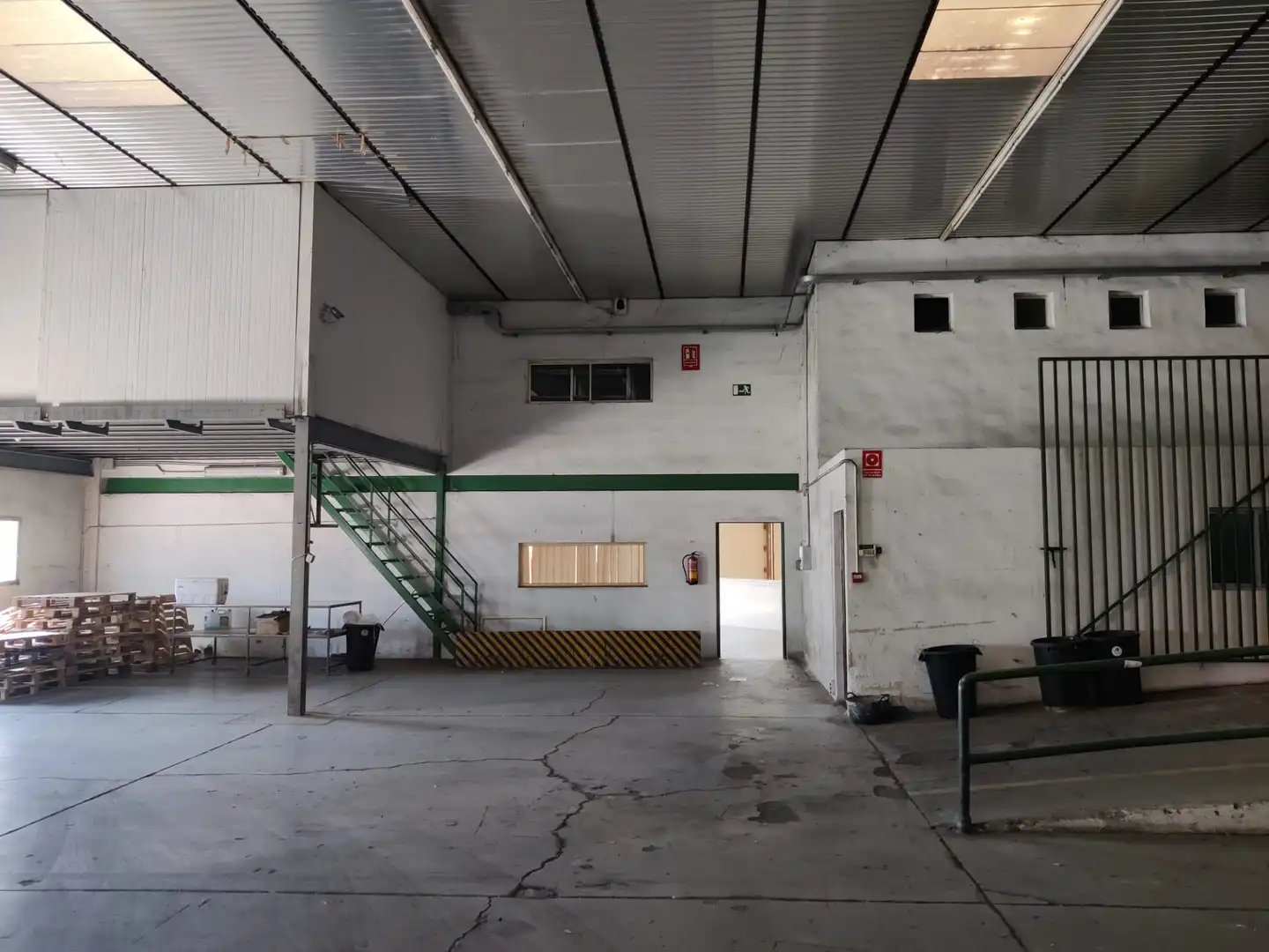 Industrial building for sale in Calle Huelma 101, imagen 4