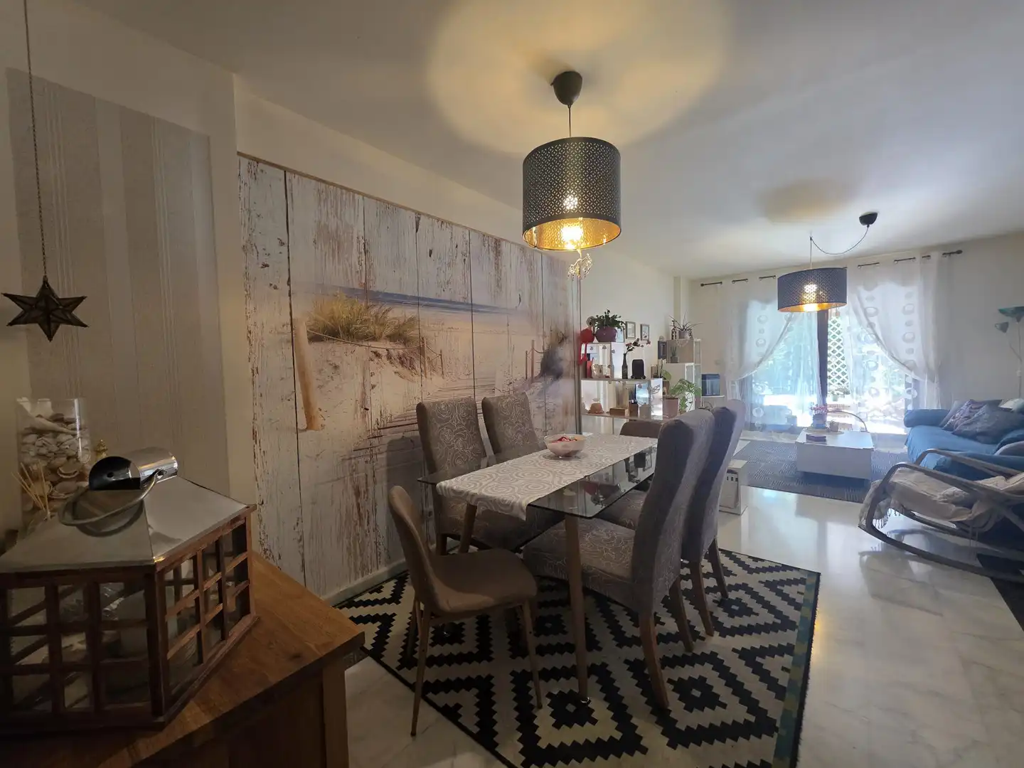 Esszimmer von Erdgeschoss zum Verkauf in La Alcaidesa mit Klimaanlage, Privatgarten und Terrasse