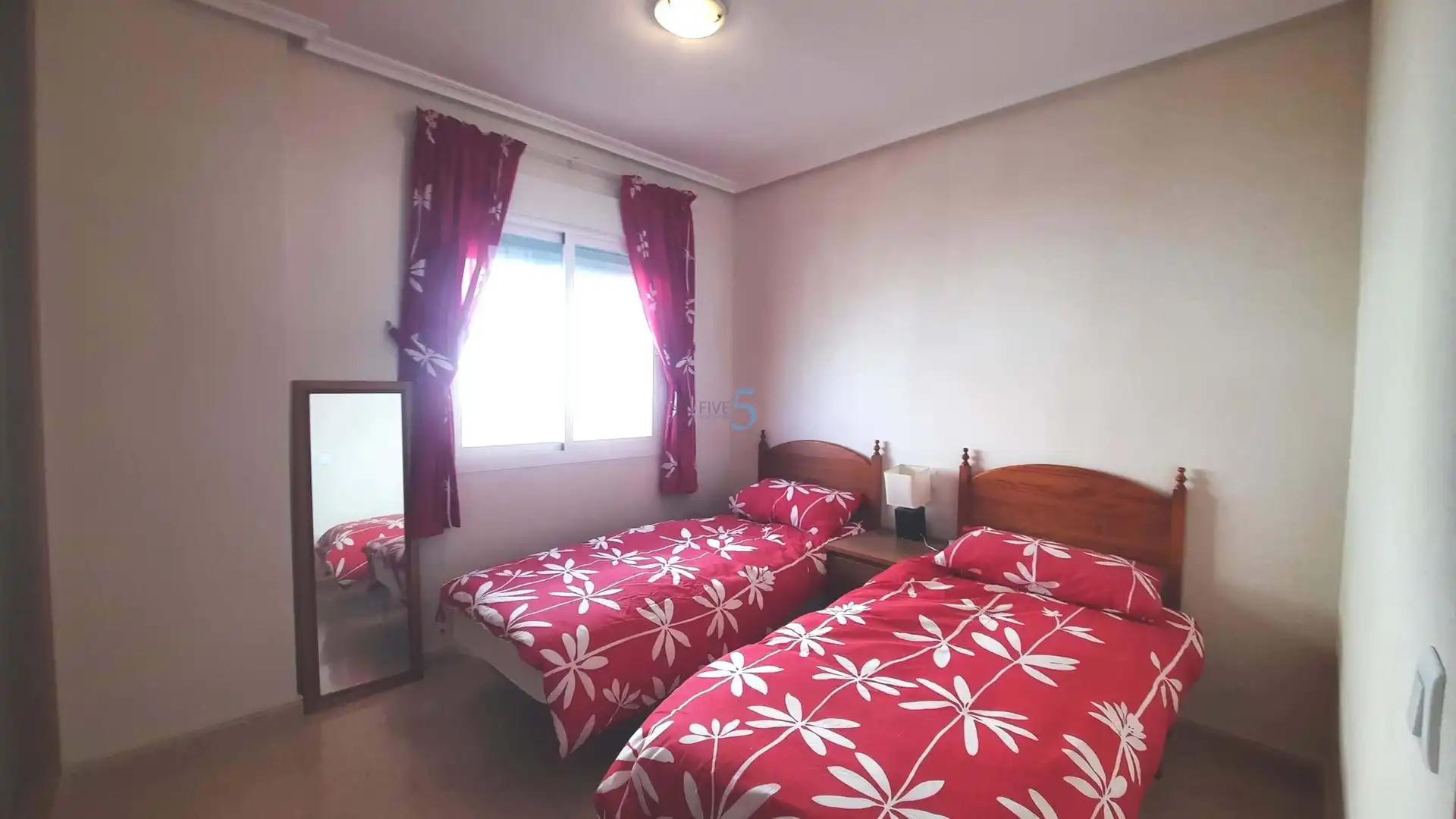 Habitación de Casa adosada en venta en Murcia con Aire acondicionado, Piscina y Amueblado