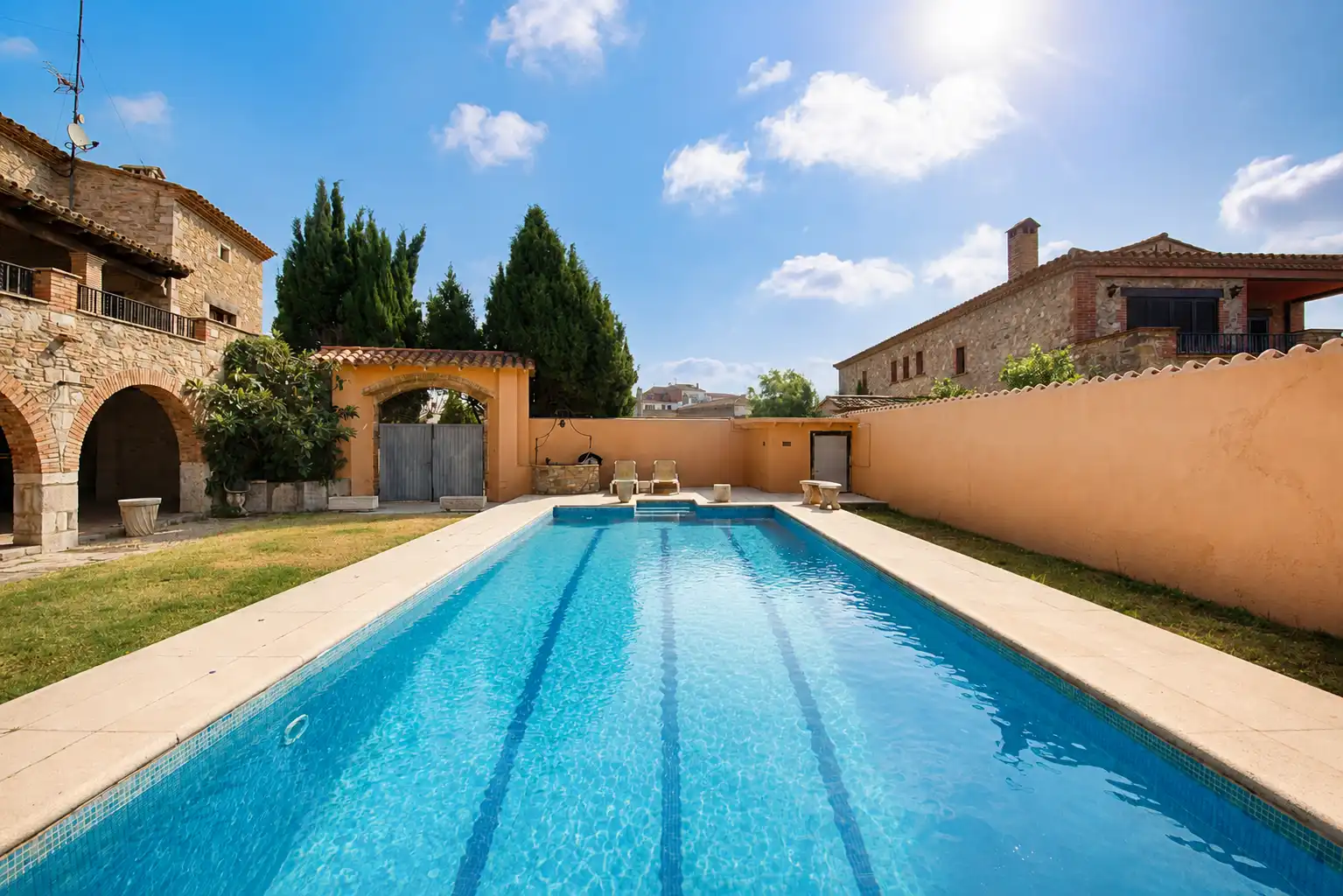 Piscina de Finca rústica en venda en Castelló d'Empúries amb Jardí privat i Piscina