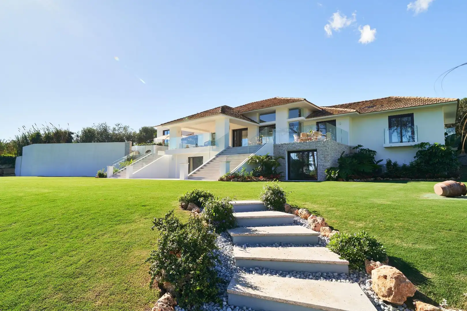 Vista exterior de Casa o chalet en venta en Marbella con Aire acondicionado, Calefacción y Jardín privado
