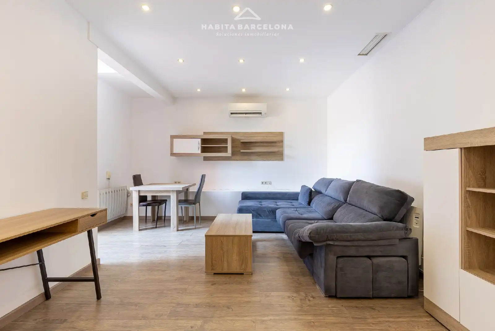 Wohnzimmer von Wohnung zum Verkauf in Barcelona mit Klimaanlage, Heizung und Parkett
