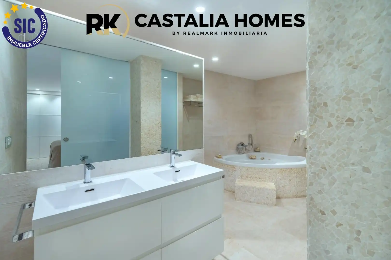 Badezimmer von Einfamilien-Reihenhaus zum Verkauf in Castellón de la Plana / Castelló de la Plana mit Klimaanlage, Privatgarten und Terrasse