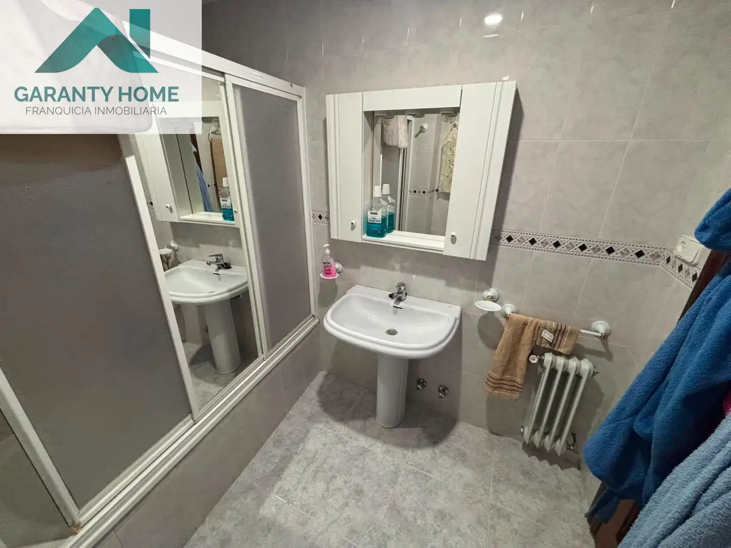 Baño de Piso en venta en Torredonjimeno con Amueblado y Balcón