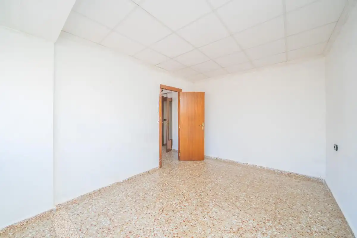 Piso en venta en Elda con Calefacción, Terraza y Trastero