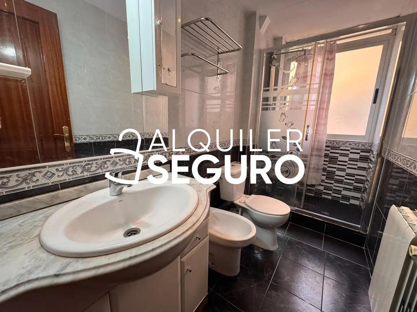Bathroom of Flat for rent in Madrid  with Heating and Furnished