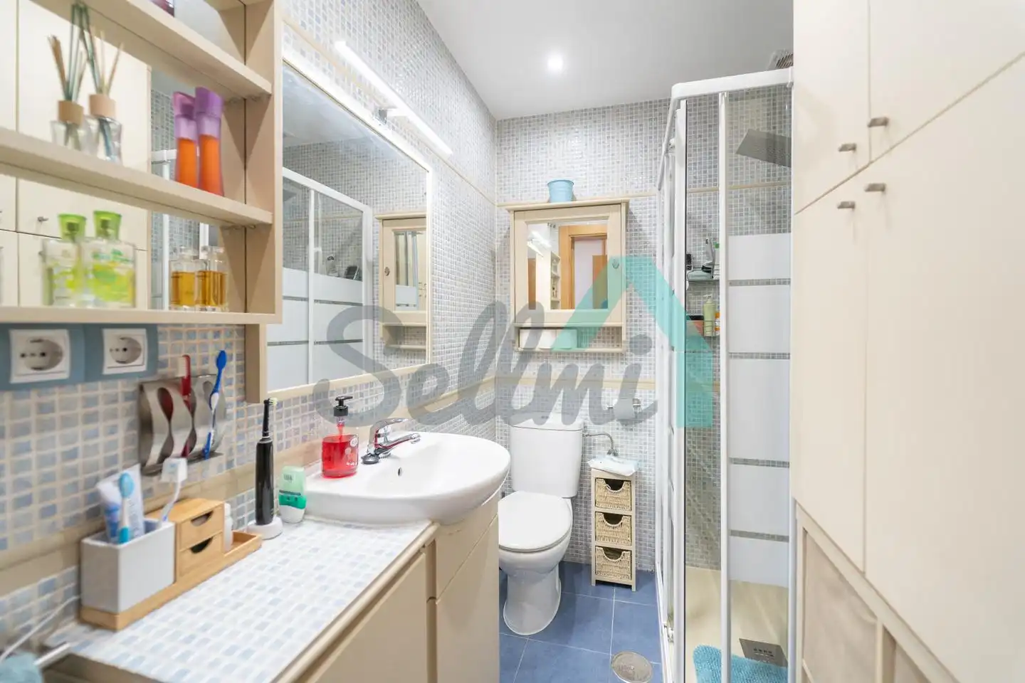 Baño de Ático en venta en Oviedo  con Calefacción, Parquet y Terraza