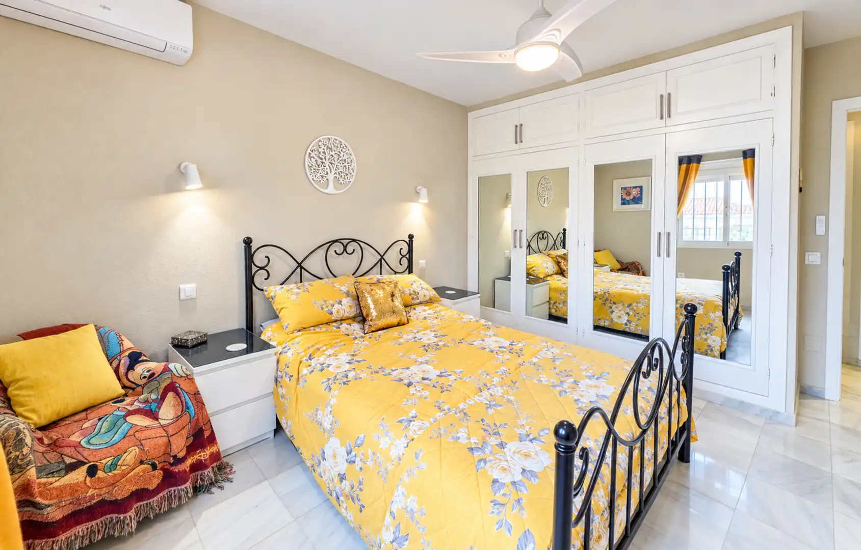 Bedroom of Houses for sale in La Duquesa