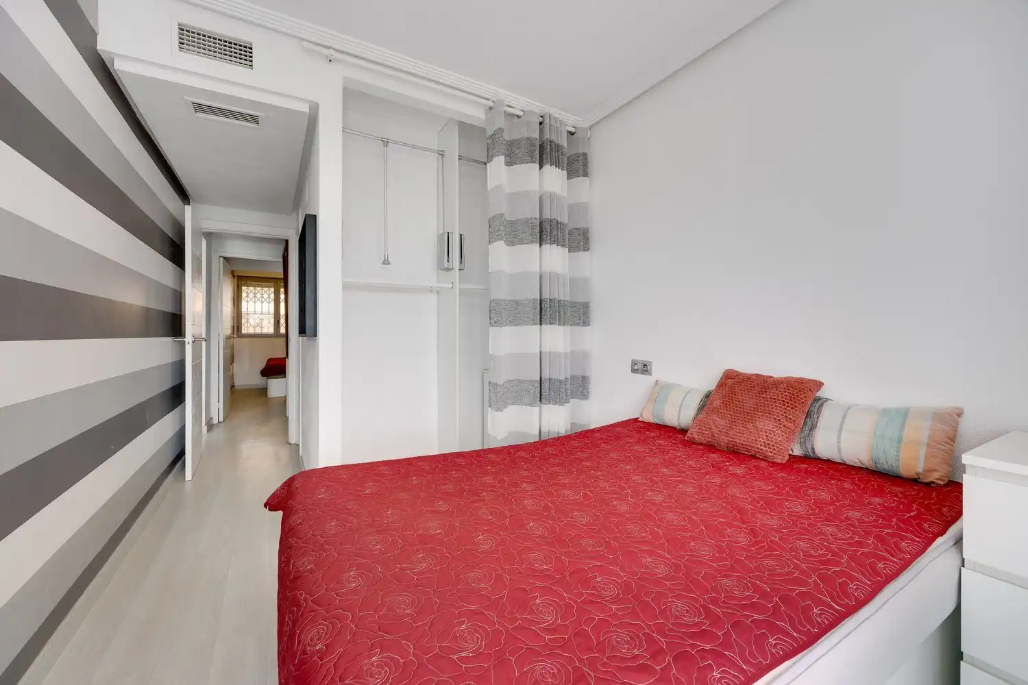 Habitación de Ático en venta en Torrevieja con Aire acondicionado, Terraza y Amueblado