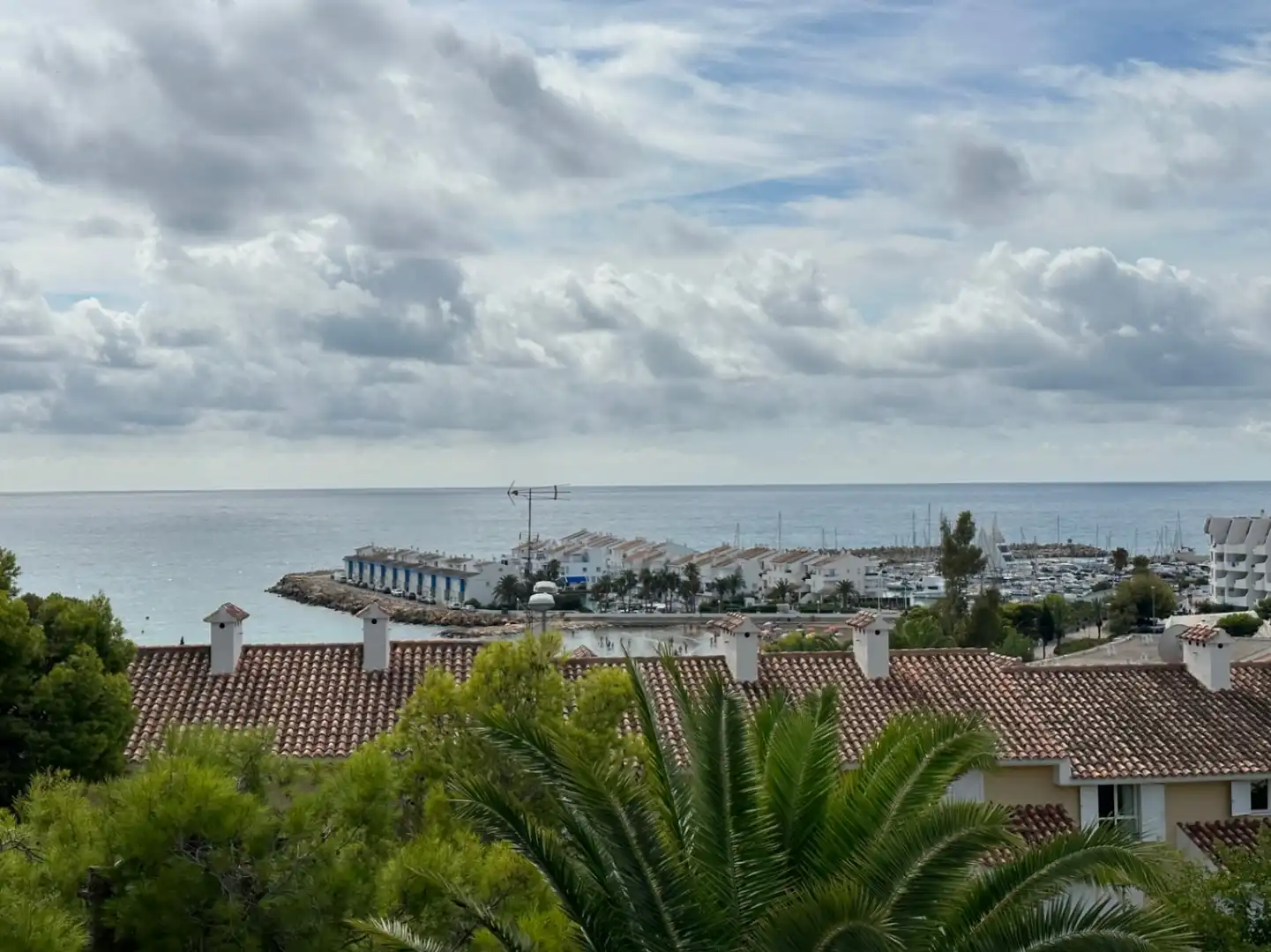 Vista exterior de Casa o xalet en venda en Alcalà de Xivert amb Aire condicionat, Calefacció i Jardí privat