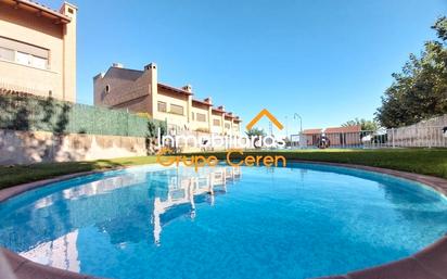 Vista exterior de Apartament en venda en Santo Domingo de la Calzada amb Calefacció, Jardí privat i Terrassa