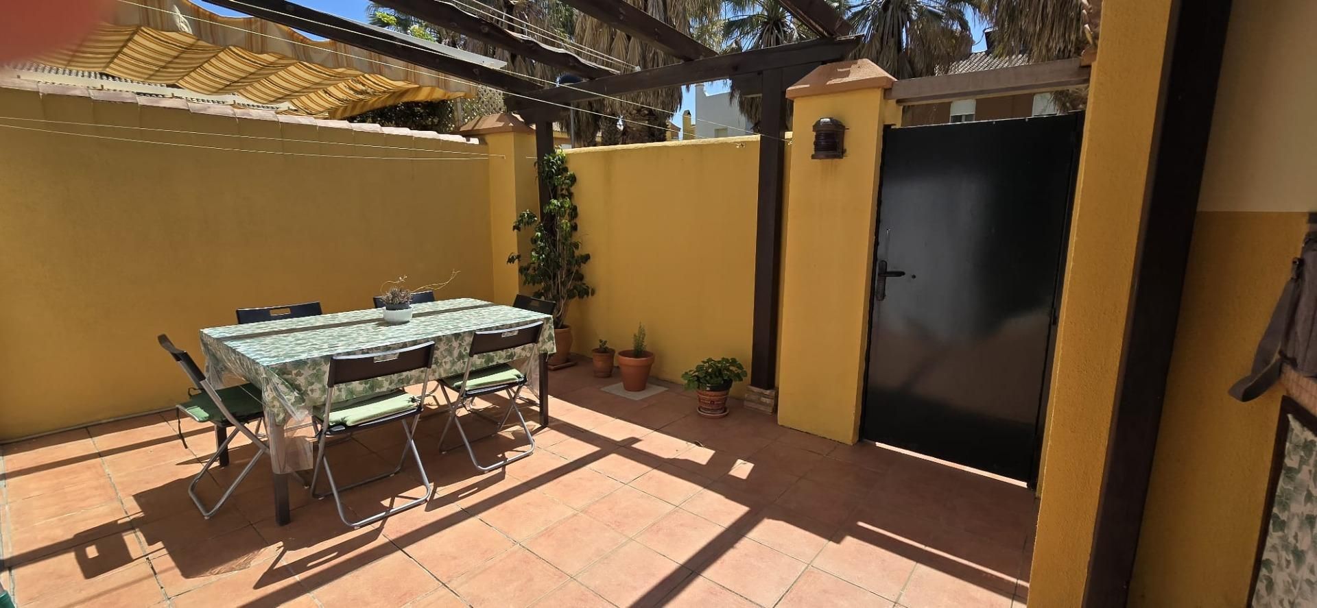 Jardí de Casa adosada en venda en San Fernando amb Aire condicionat, Calefacció i Jardí privat