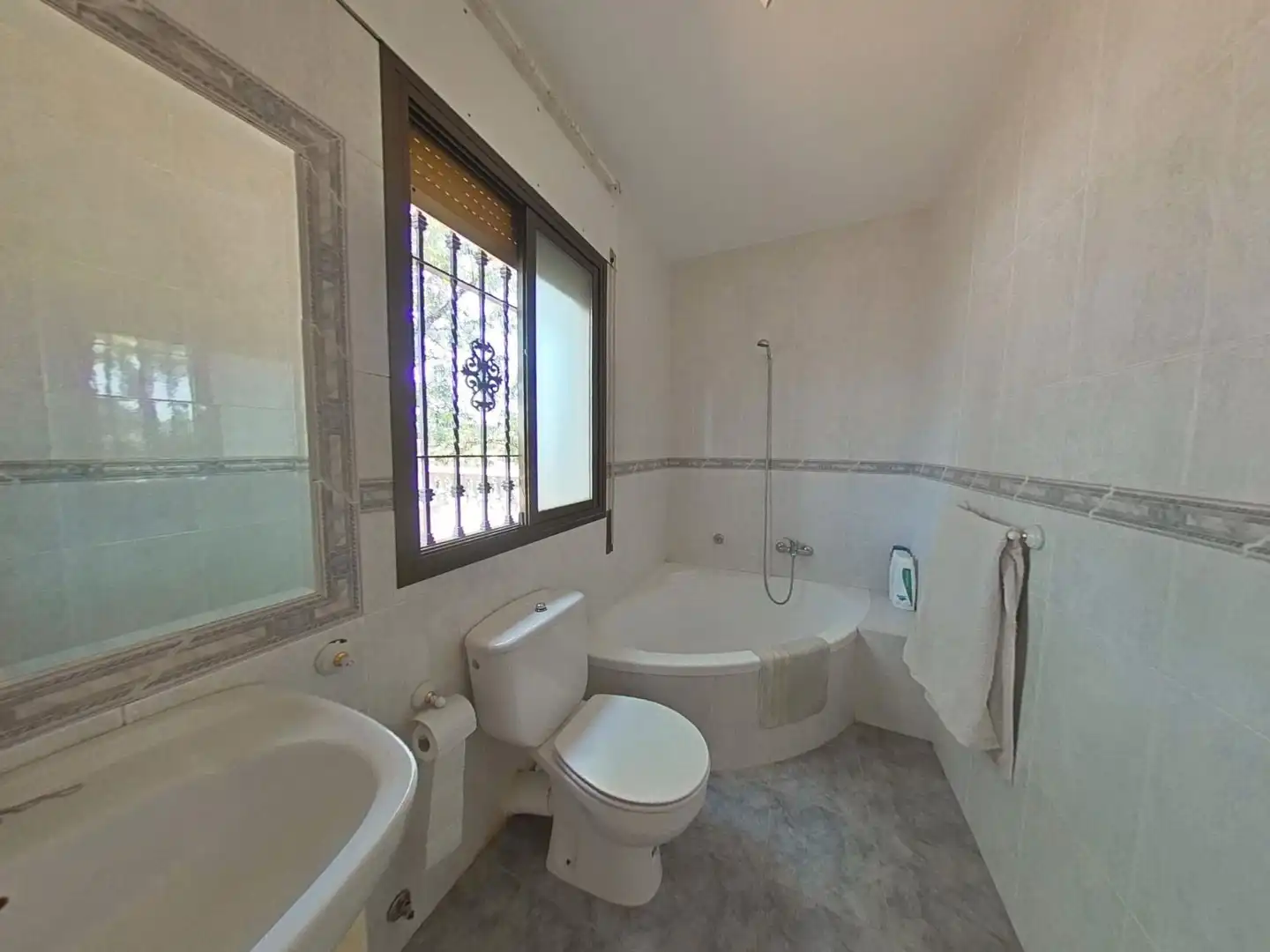 Bathroom of Country homes for sale in Córdoba  with Private garden, Terrace and Furnished