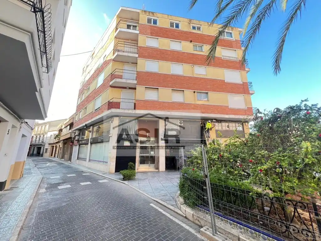 Vista exterior de Local en venta en Algemesí con Aire acondicionado