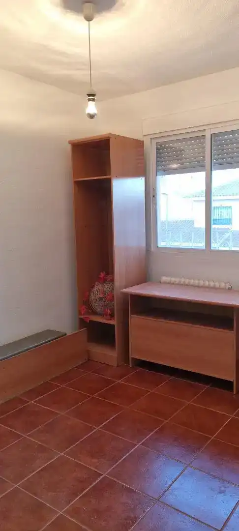 Habitación de Casa o chalet para compartir en Nambroca con Parquet, Trastero y Amueblado