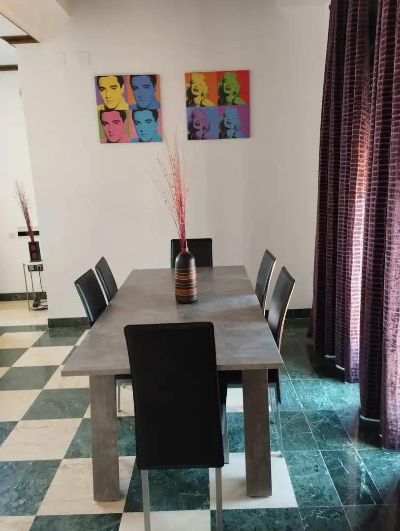 Esszimmer von Dachboden zur Miete in Marbella