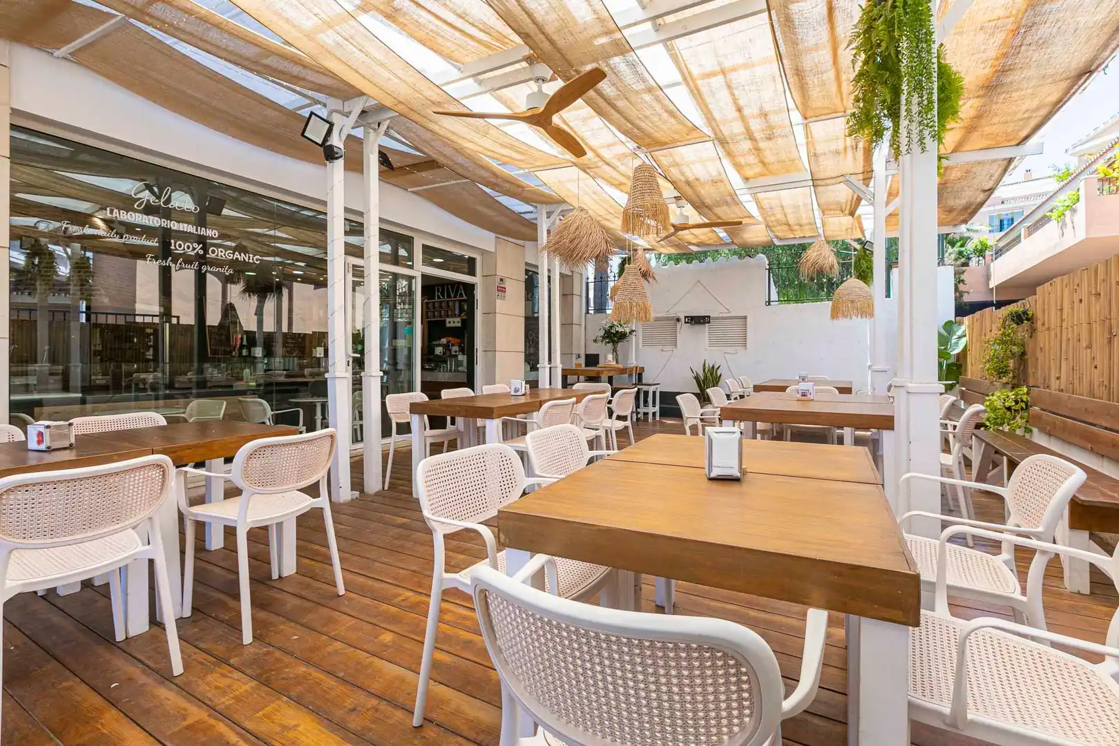 Local comercial en traspàs a Nueva Andalucía