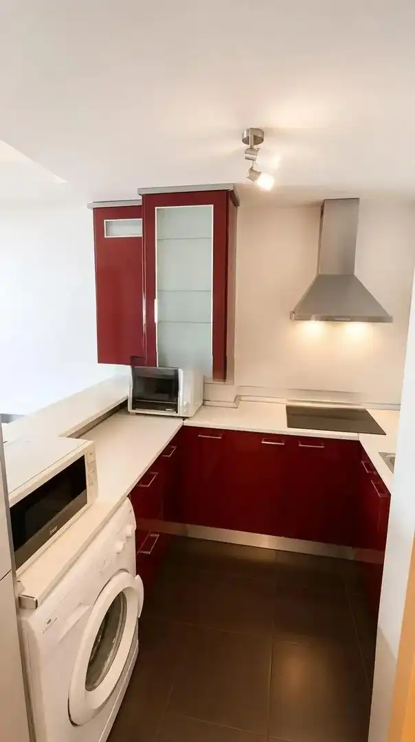 Cuina de Apartament de lloguer en Granada amb Aire condicionat, Calefacció i Moblat