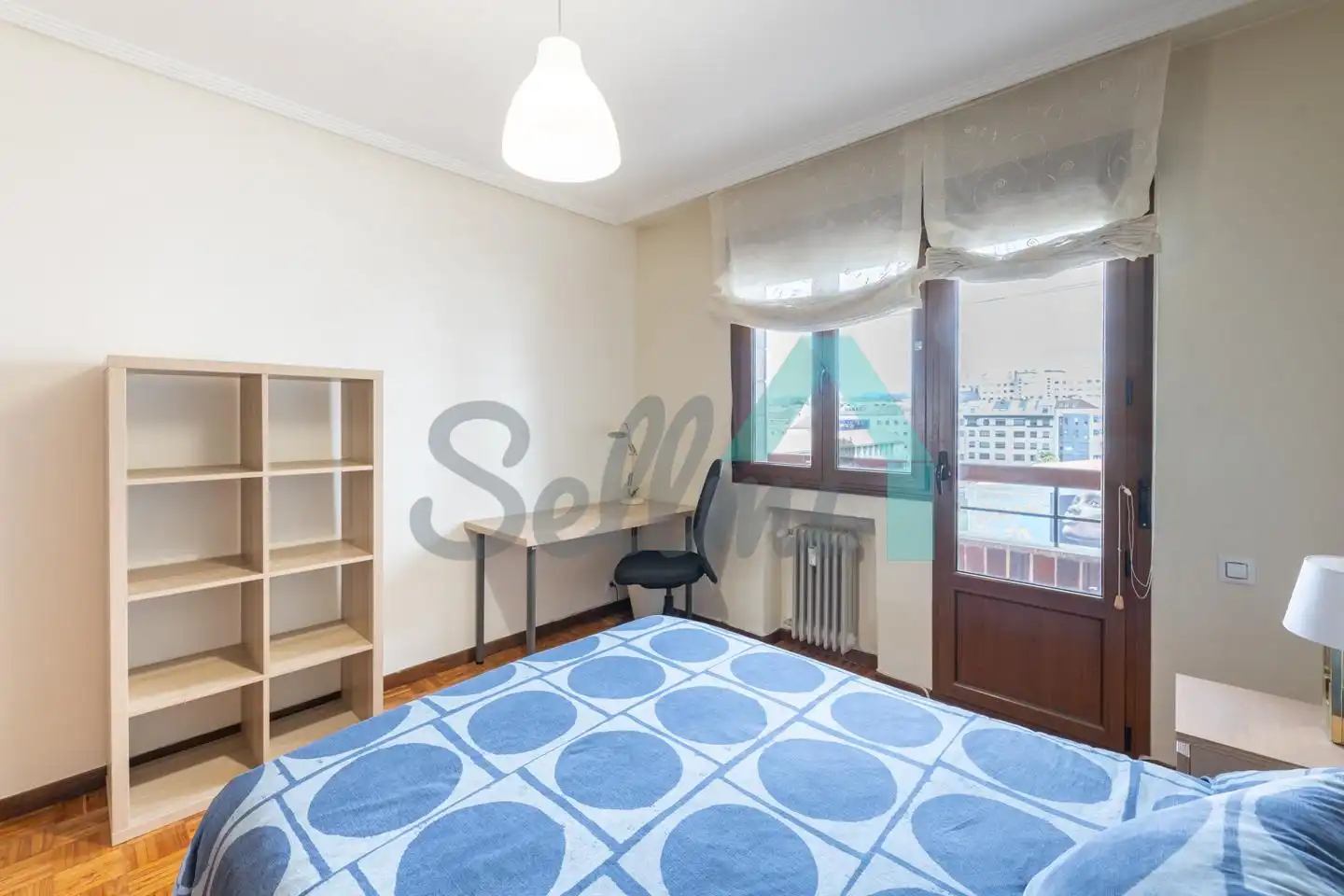 Dormitori de Pis per a compartir en Oviedo  amb Calefacció, Parquet i Terrassa