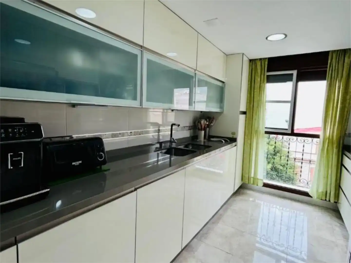 Kitchen of Flat for sale in  Melilla Capital  with Air Conditioner and Balcony