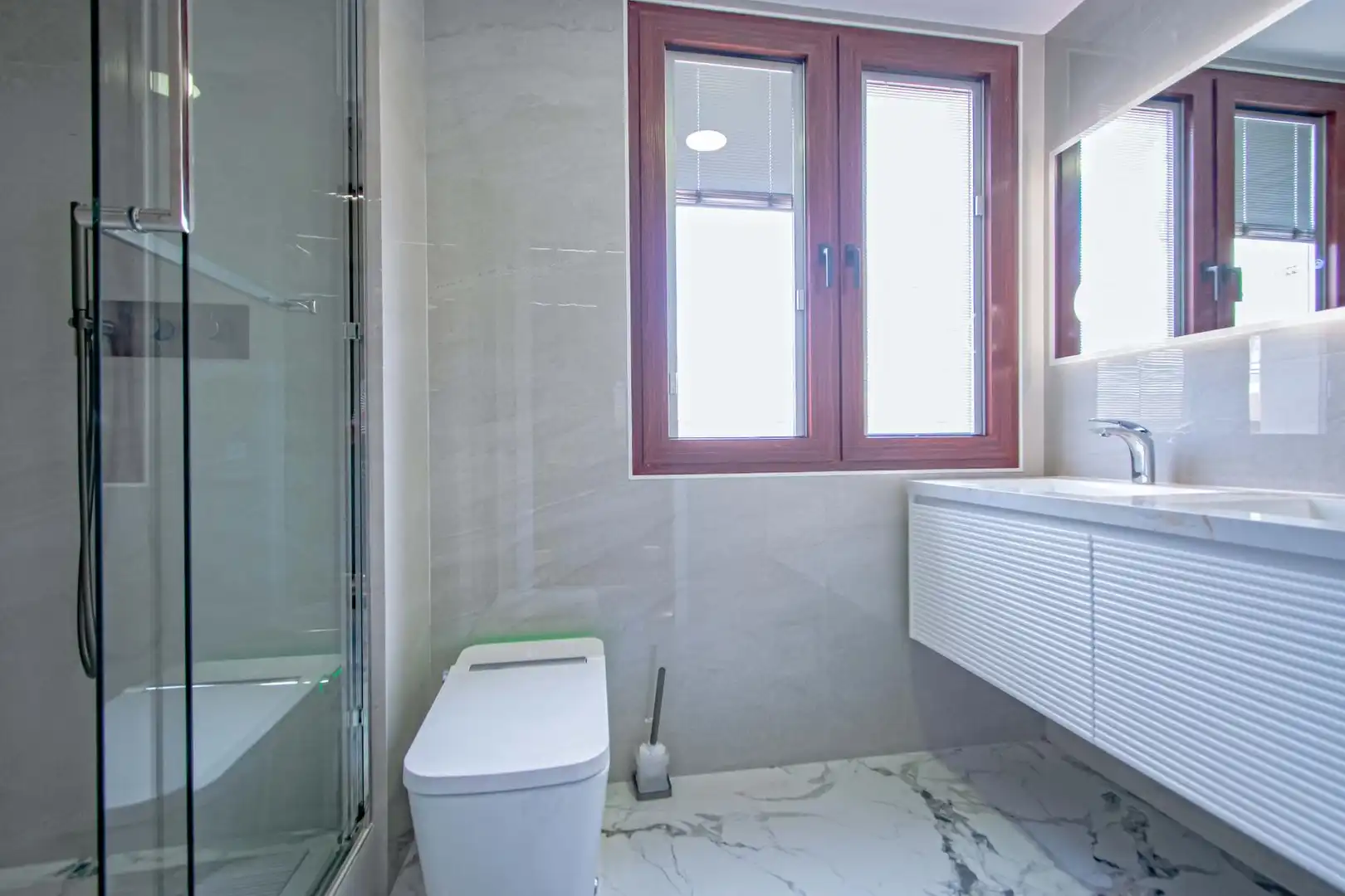 Bathroom of Flat for sale in Sevilla  with Air Conditioner, Heating and Furnished