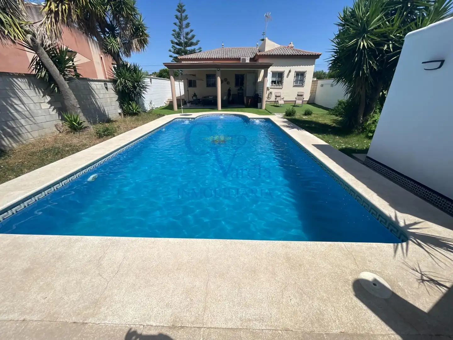 Swimming pool of Country homes for sale in Dos Hermanas  with Air Conditioner, Heating and Private garden