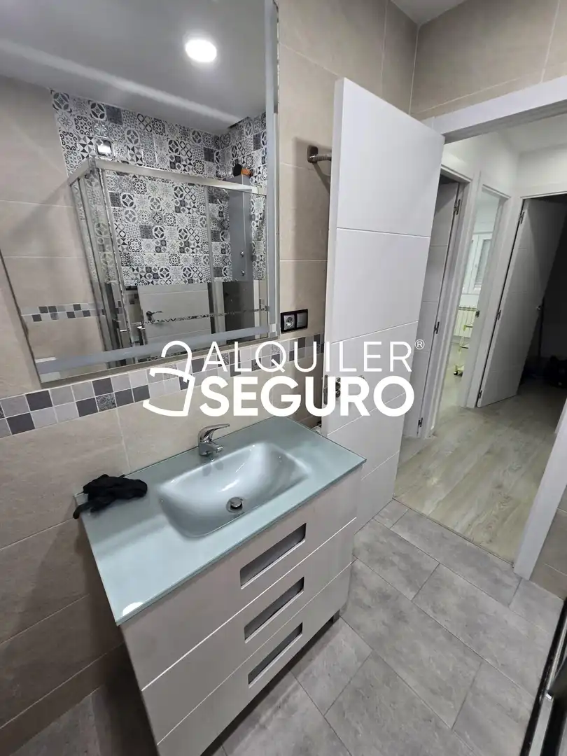 Baño de Piso de alquiler en Torrejón de Ardoz con Calefacción y Terraza