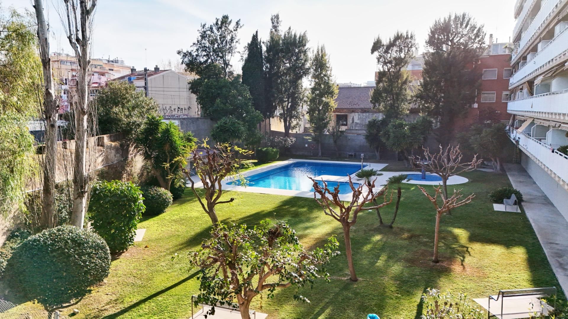 Schwimmbecken von Wohnung zum Verkauf in Vilanova i la Geltrú mit Klimaanlage, Balkon und Gemeinschaftspool