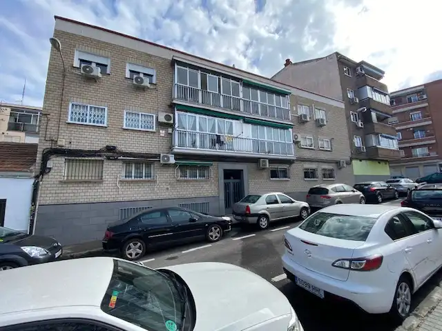 Vista exterior de Local en venta en Madrid