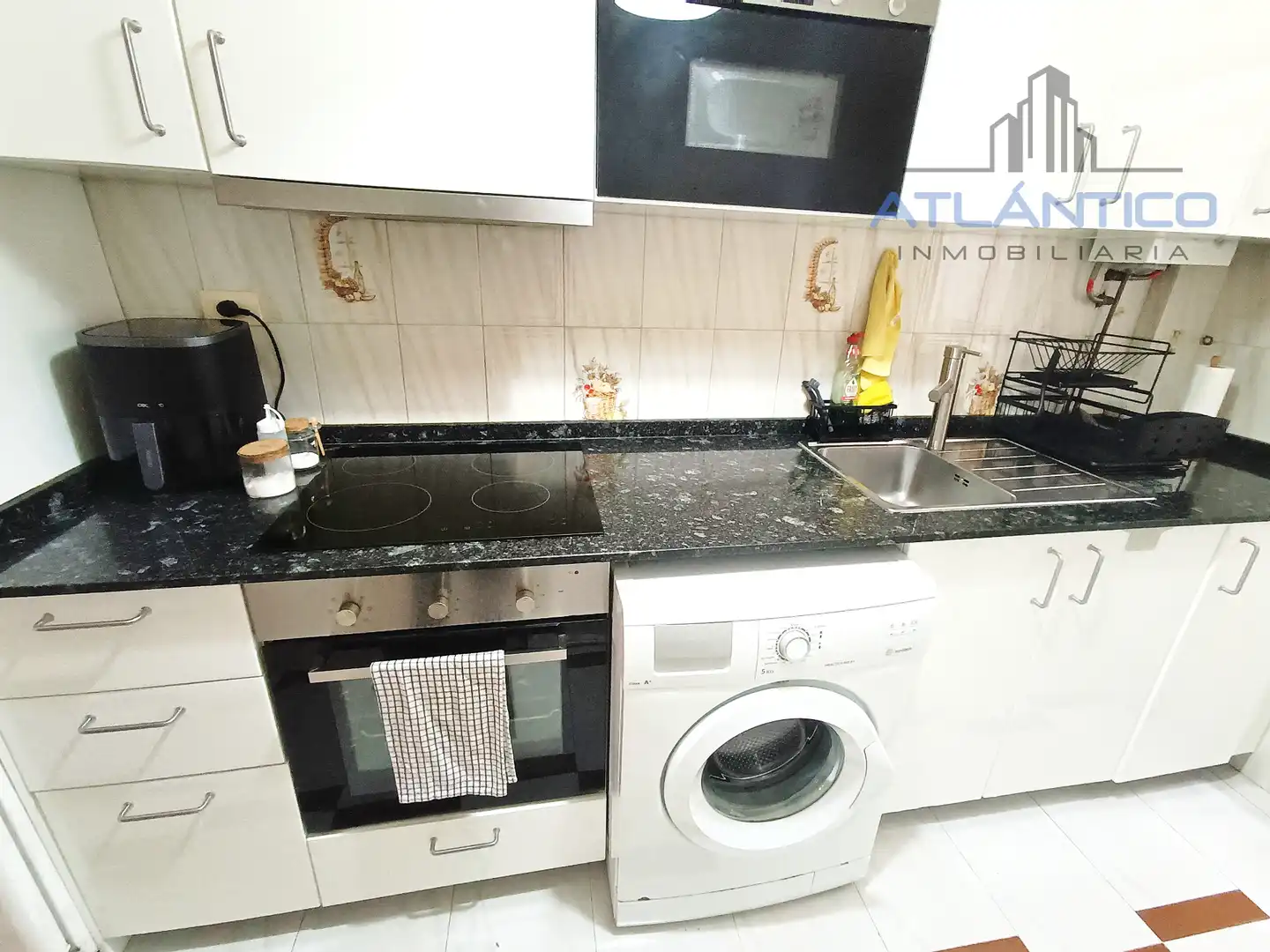 Cocina de Apartamento en venta en A Coruña Capital  con Amueblado, Horno y Lavadora