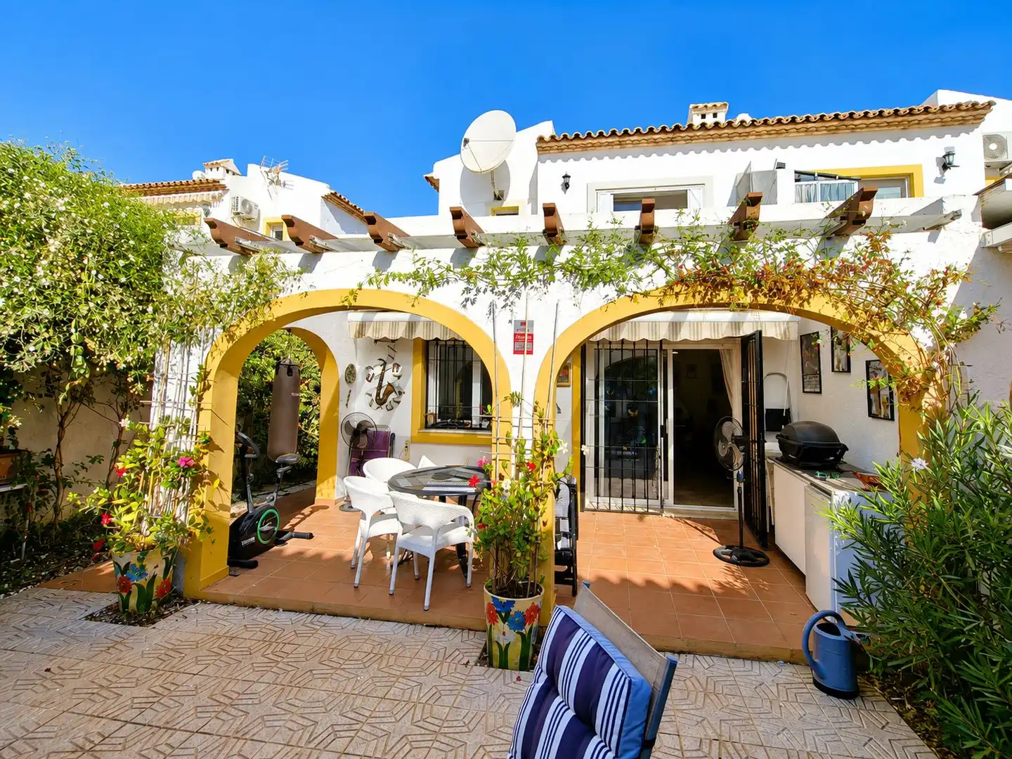 Bungalow con piscina in vendita a Benicolada - Las Adelfas