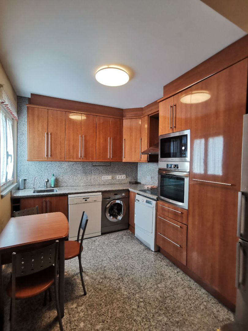 Kitchen of Flat to rent in Salamanca Capital  with Heating, Parquet flooring and Furnished