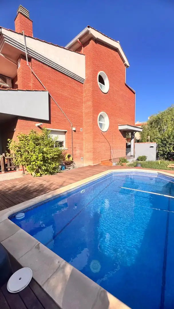 Villa con balcone in vendita a Calle de la Farena