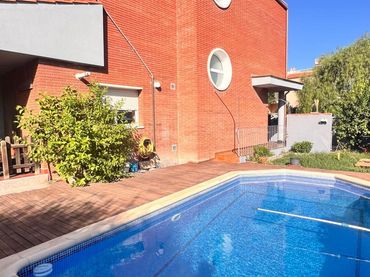 Villa con balcone in vendita a Calle de la Farena