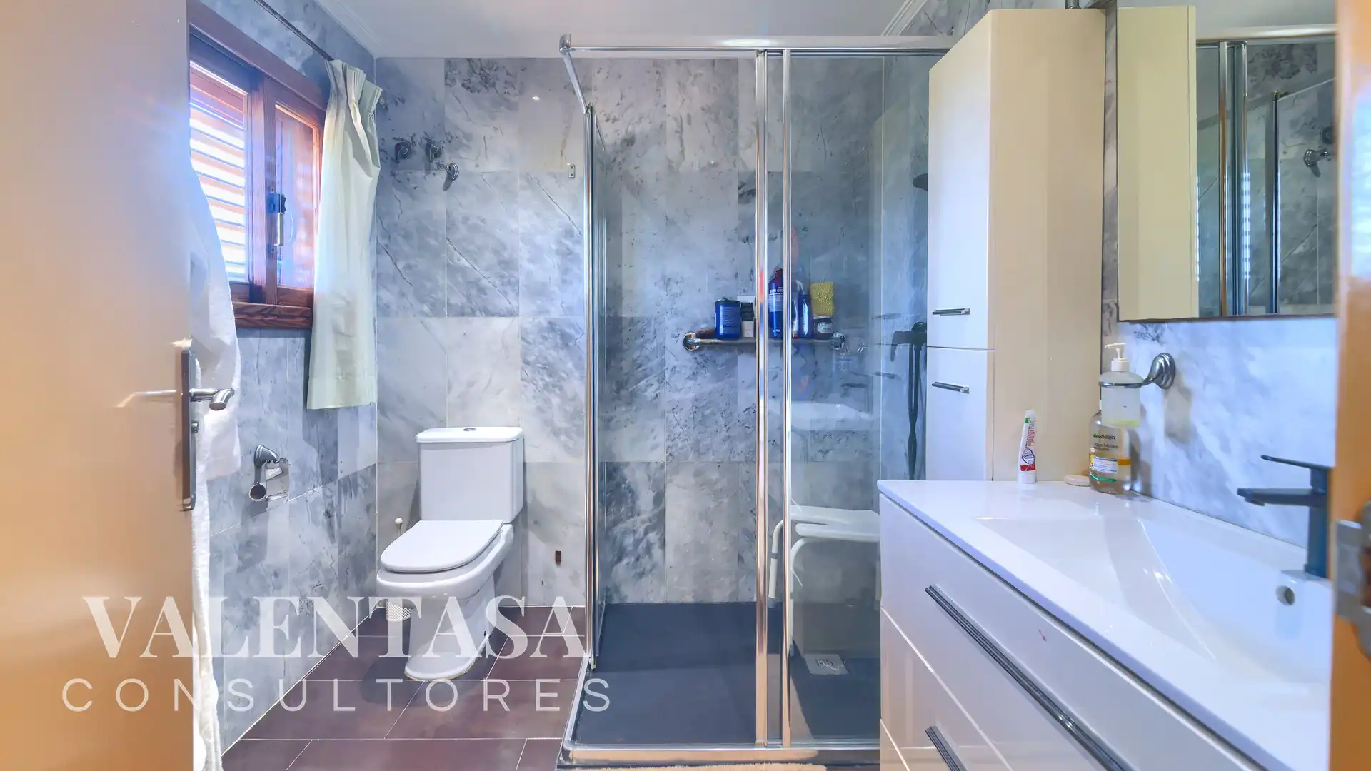 Bathroom of Houses for sale in L'Eliana  with Air Conditioner, Heating and Private garden