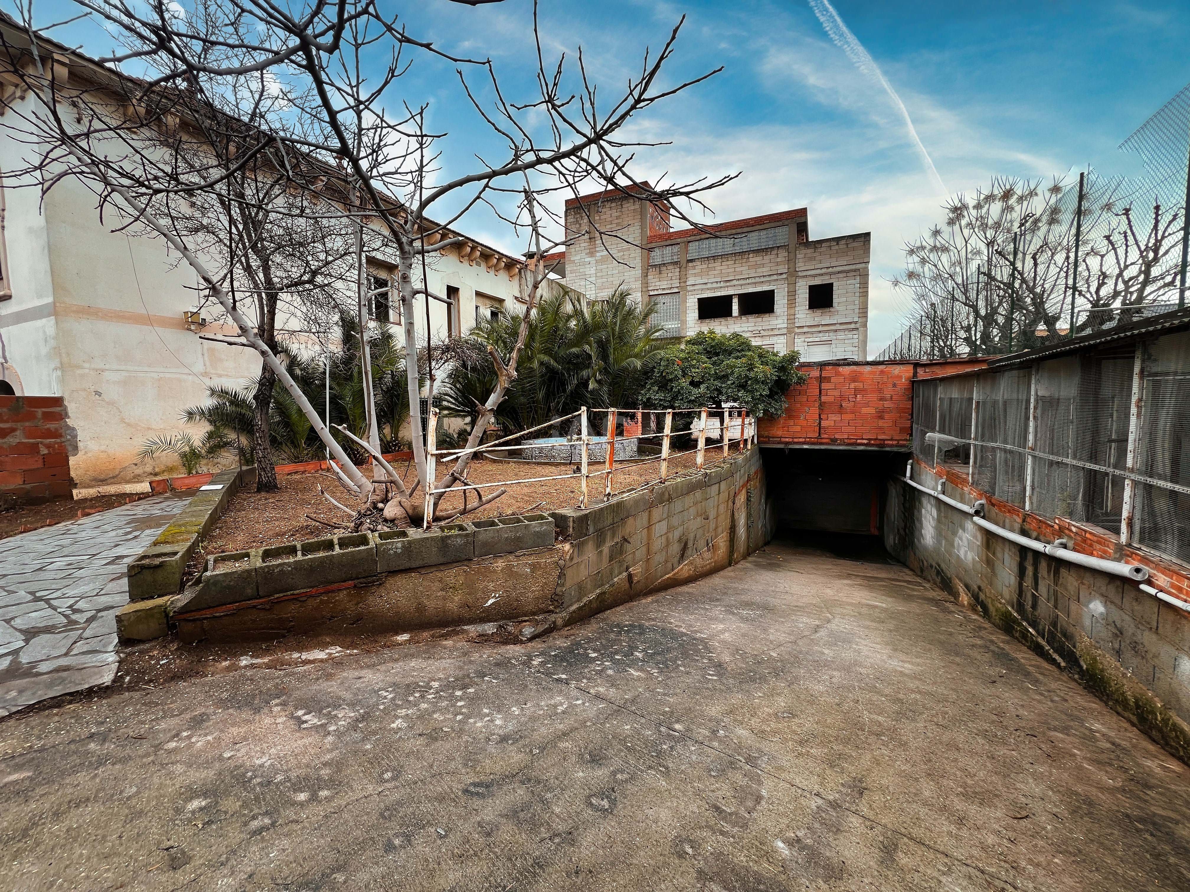 Exterior view of Building for sale in Sant Vicenç Dels Horts