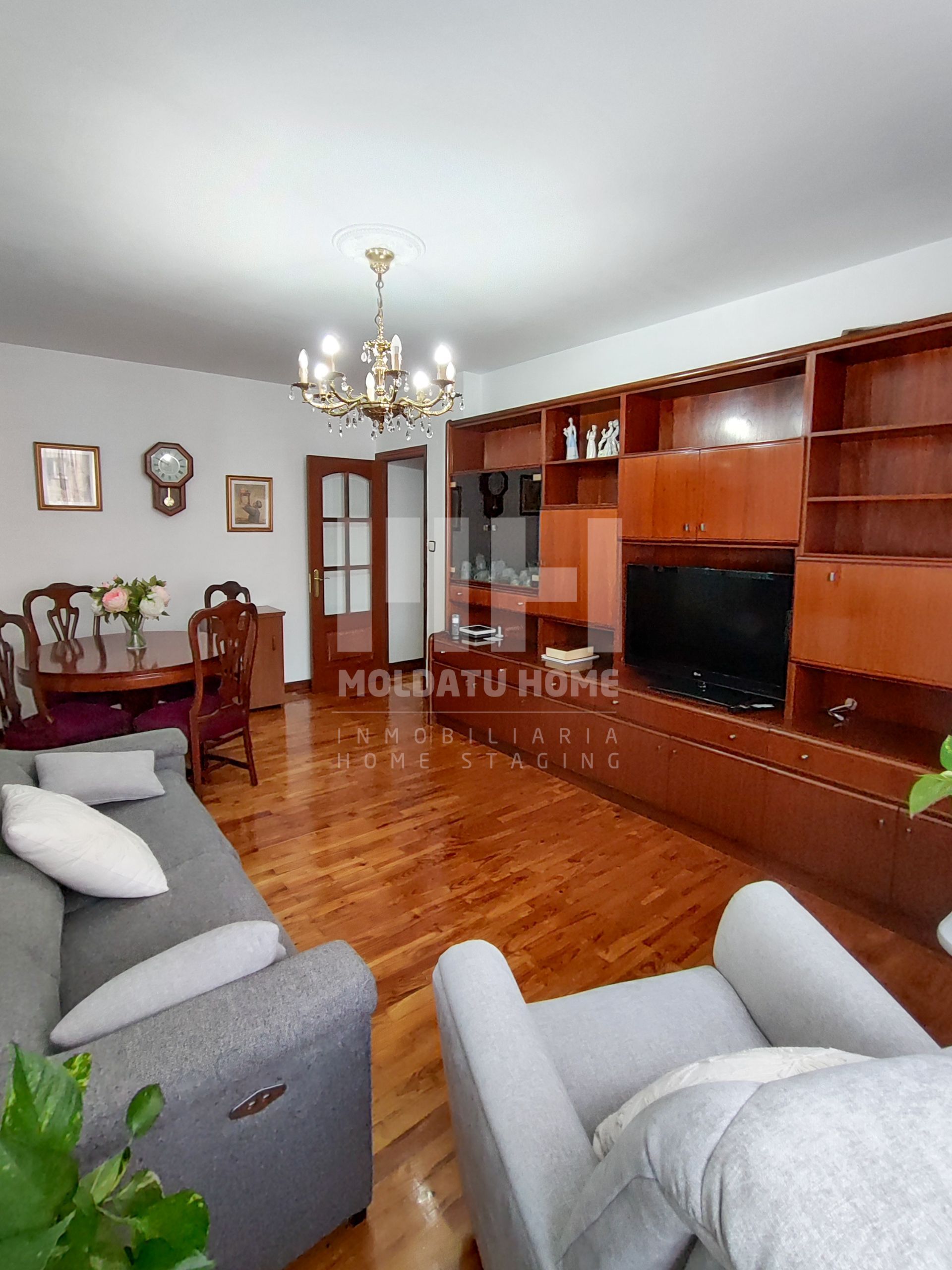 Sala d'estar de Pis en venda en Donostia - San Sebastián  amb Calefacció, Traster i Moblat