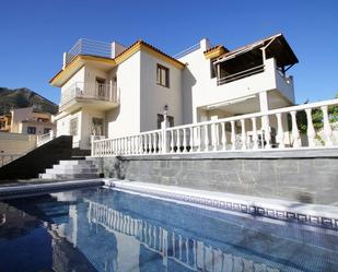 Vista exterior de Casa o xalet en venda en Benalmádena amb Aire condicionat, Terrassa i Piscina