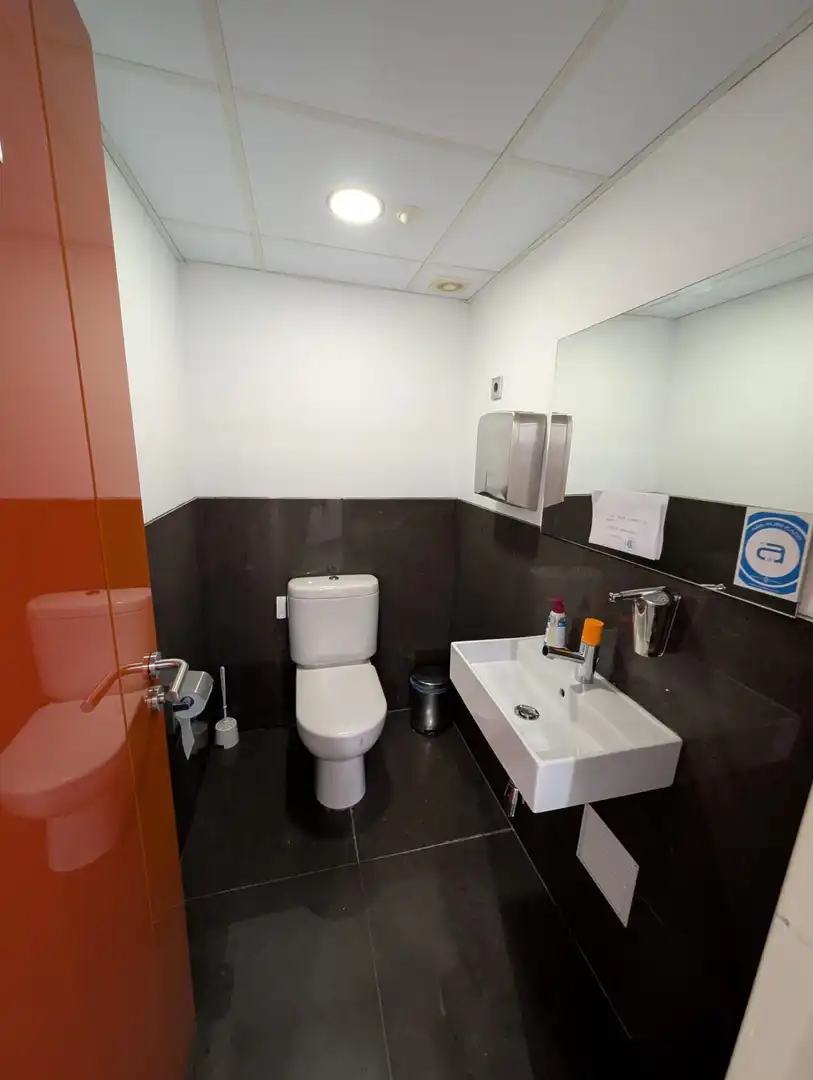 Badezimmer von Büro zur Miete in Murcia